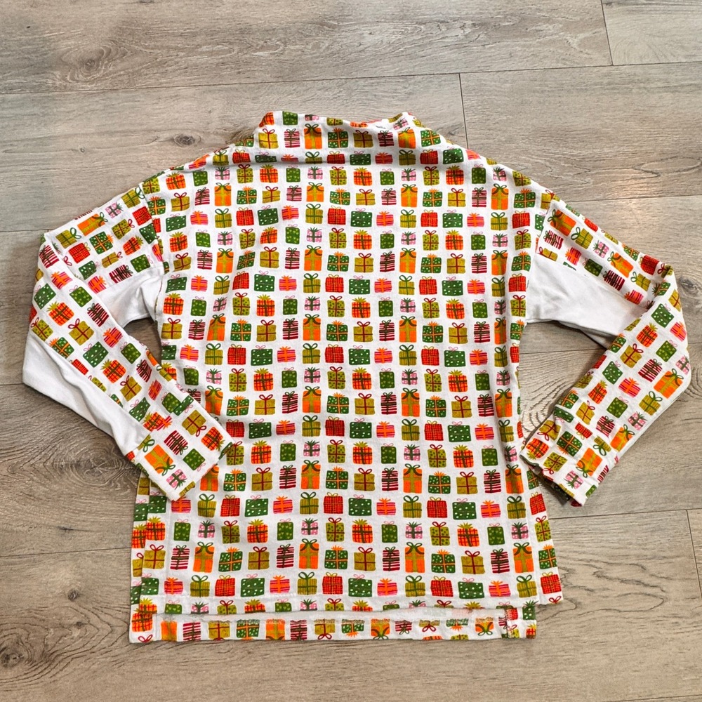 Handmade Christmas Presents Print‎ Long Sleeve Holiday Party Sweatshirt Medium